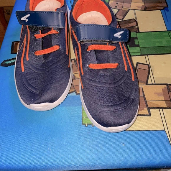 Boys NWT boys size 3 running shoes - Picture 2 of 5